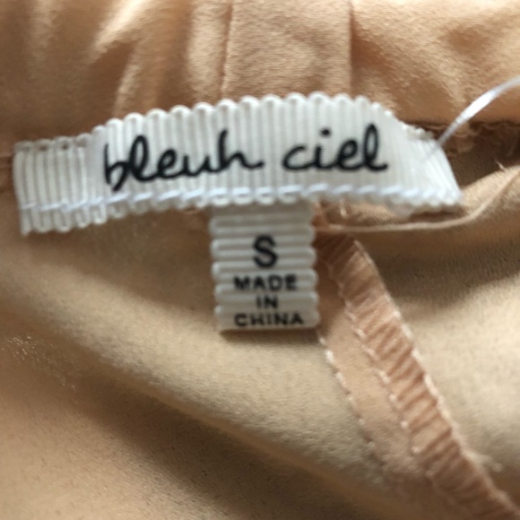 Embroidered bell sleeve off the shoulder top sz s - Picture 3 of 4